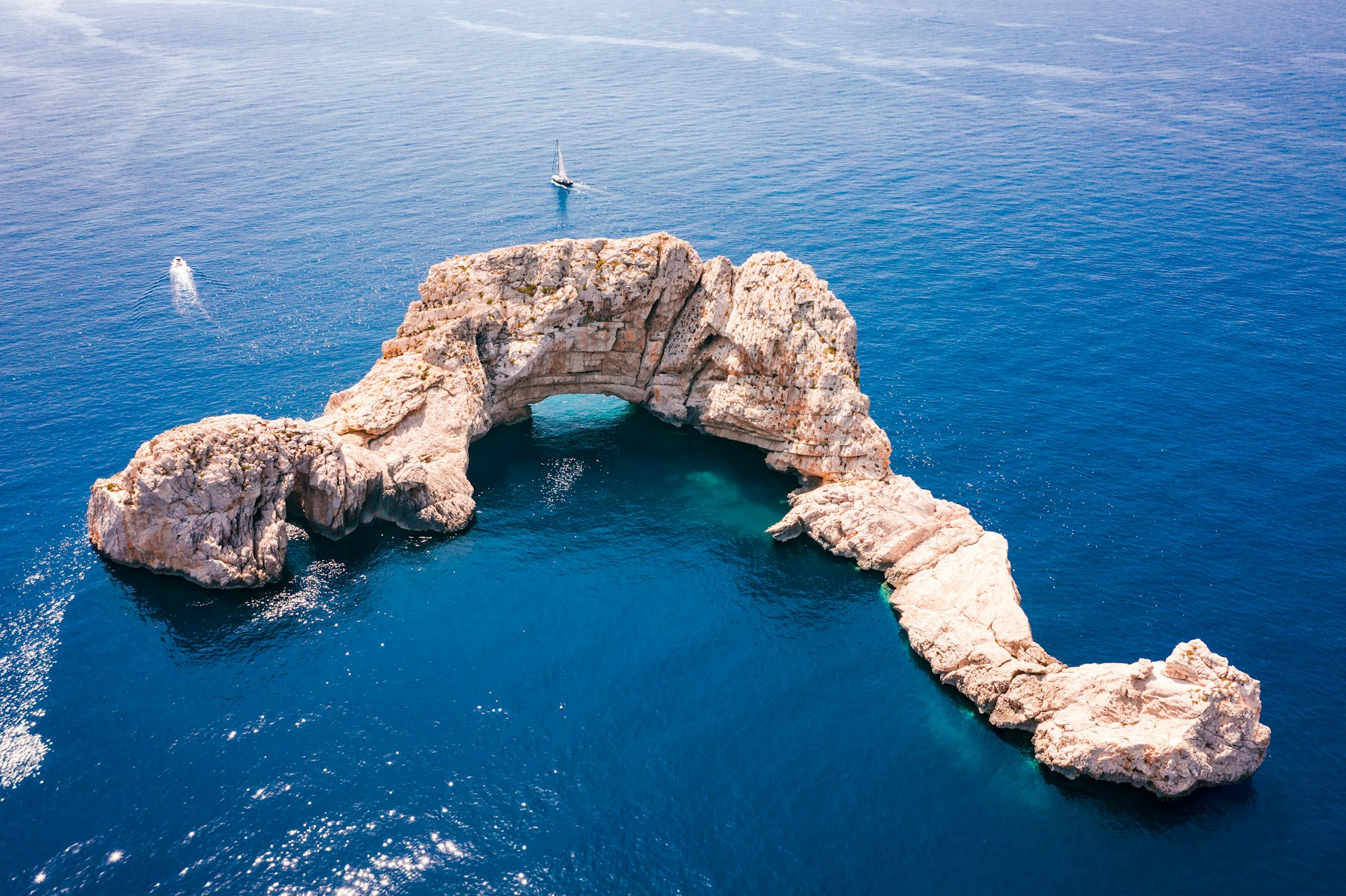 Segeln an der spanischen Küste: Eine nautische Odyssee voller Sonne, Meer und Pracht